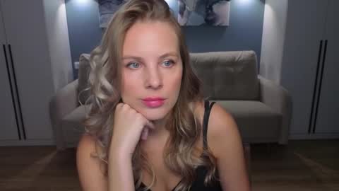 Melanie Bennett online show from 4, 12, 2025