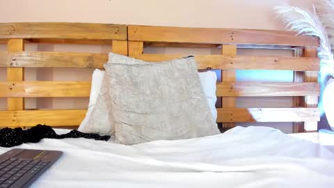 Melanie online show from 16, 2, 2025