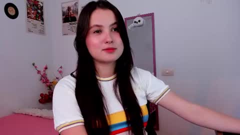 Snapshot of melanieev chatting on 17, 6, 2026 mel online show from 17, 6, 2026
