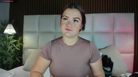 Snapshot of melanieklaus chatting on 2, 2, 2026 Melanie online show from 2, 2, 2026