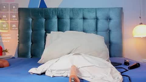 Snapshot of melanierioss_ chatting on 7, 1, 2025 online show from 7, 1, 2025