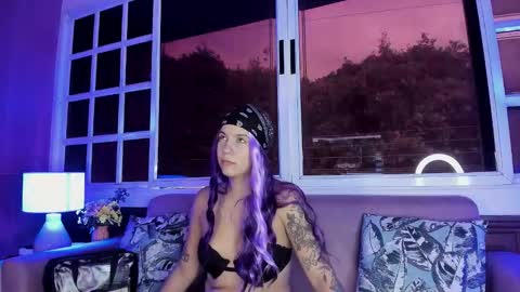 Melanie Roux online show from 25, 10, 2025