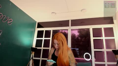 Melanie Roux online show from 6, 11, 2025