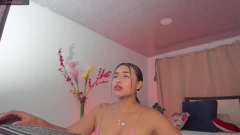 Snapshot of melaniie_roussel chatting on 18, 2, 2025 melaniie_roussel online show from 18, 2, 2025