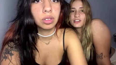 Snapshot of melatina chatting on 15, 4, 2026 Valentina y Melissa online show from 15, 4, 2026