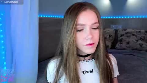 Snapshot of melee_eva chatting on 8, 2, 2026 Melee Eva - Thumbs Up please online show from 8, 2, 2026