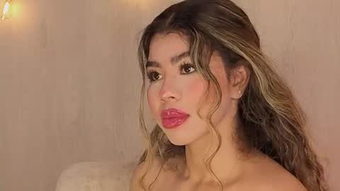 Snapshot of melina_ferrer1 chatting on 23, 7, 2026 EI online show from 23, 7, 2026