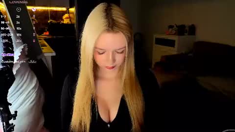 Snapshot of meliss_ss chatting on 17, 7, 2026 Mel or Lissa 3 Welcome here online show from 17, 7, 2026