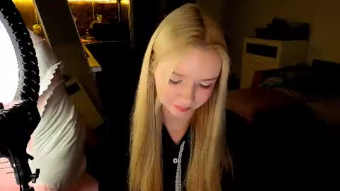 Snapshot of meliss_ss chatting on 28, 7, 2026 Mel or Lissa 3 Welcome here online show from 28, 7, 2026