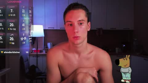 Snapshot of mell0wme chatting on 6, 12, 2024 Mello online show from 6, 12, 2024