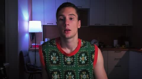 Snapshot of mell0wme chatting on 10, 12, 2024 Mello online show from 10, 12, 2024