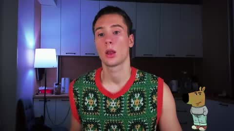 Snapshot of mell0wme chatting on 12, 12, 2024 Mello online show from 12, 12, 2024