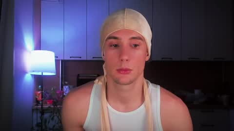 Snapshot of mell0wme chatting on 23, 1, 2025 Mello online show from 23, 1, 2025