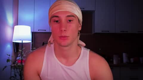 Snapshot of mell0wme chatting on 3, 2, 2025 Mello online show from 3, 2, 2025