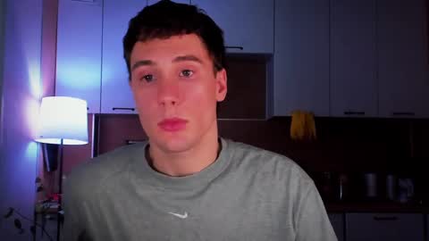 Snapshot of mell0wme chatting on 9, 2, 2025 Mello online show from 9, 2, 2025