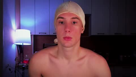 Snapshot of mell0wme chatting on 18, 2, 2025 Mello online show from 18, 2, 2025