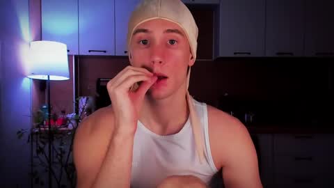 Snapshot of mell0wme chatting on 21, 2, 2025 Mello online show from 21, 2, 2025