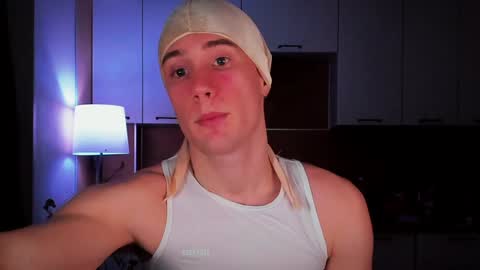 Snapshot of mell0wme chatting on 26, 2, 2025 Mello online show from 26, 2, 2025