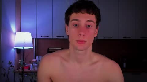 Snapshot of mell0wme chatting on 8, 3, 2025 Mello online show from 8, 3, 2025