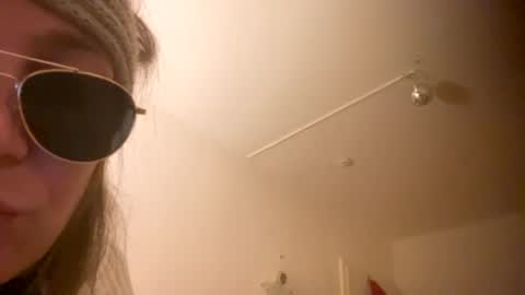 Snapshot of melli23 chatting on 13, 12, 2024 Melli online show from 13, 12, 2024