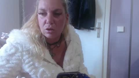 Snapshot of melli23 chatting on 9, 6, 2026 Melli online show from 9, 6, 2026
