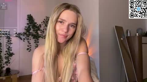 Snapshot of mellisssa_xo chatting on 28, 7, 2026 lily Alice online show from 28, 7, 2026