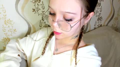 MelMooon online show from 10, 10, 2025