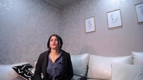 Snapshot of melodiroux_ chatting on 3, 1, 2025 Melodi online show from 3, 1, 2025