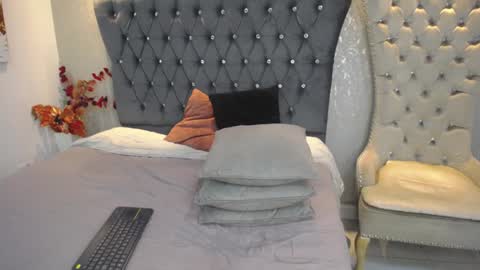 Snapshot of melodiroux_ chatting on 6, 1, 2025 Melodi online show from 6, 1, 2025