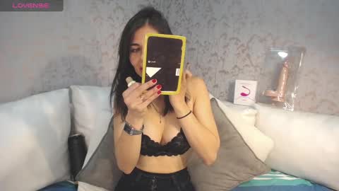 Snapshot of melodiroux_ chatting on 2, 2, 2025 Melodi online show from 2, 2, 2025