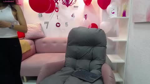 Snapshot of melodiroux_ chatting on 16, 2, 2025 Melodi online show from 16, 2, 2025
