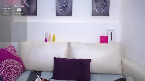 Snapshot of melodiroux_ chatting on 21, 9, 2025 Melodi online show from 21, 9, 2025