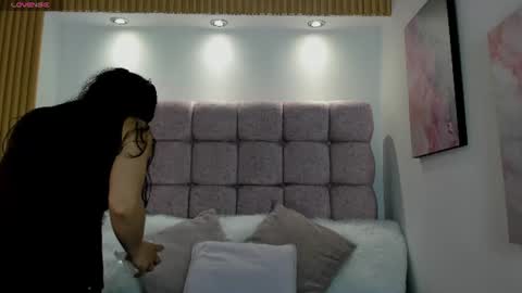 Snapshot of melodiroux_ chatting on 19, 6, 2026 Melodi online show from 19, 6, 2026