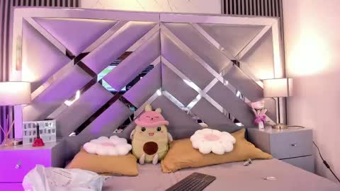 Snapshot of melody___sweet chatting on 17, 5, 2026 mel online show from 17, 5, 2026