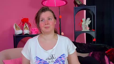 Snapshot of melodymoores chatting on 8, 5, 2026 Melody online show from 8, 5, 2026