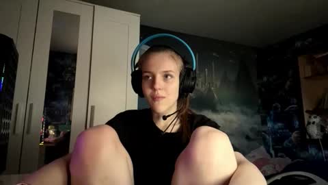 Hi Im Aria 18 years old online show from 25, 10, 2025