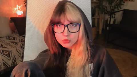 Mia online show from 19, 10, 2025