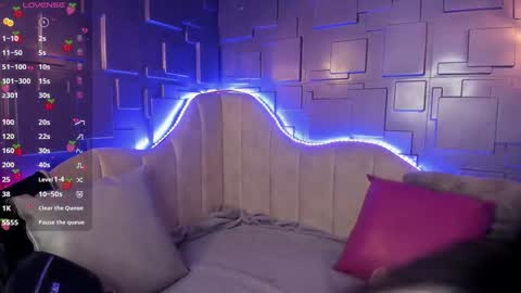 Snapshot of meraki_fraise chatting on 8, 1, 2025 online show from 8, 1, 2025
