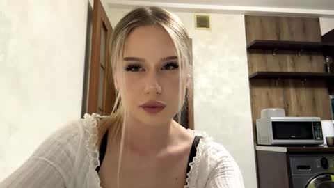 Snapshot of merrileesmoldt chatting on 22, 6, 2026 Stefani online show from 22, 6, 2026