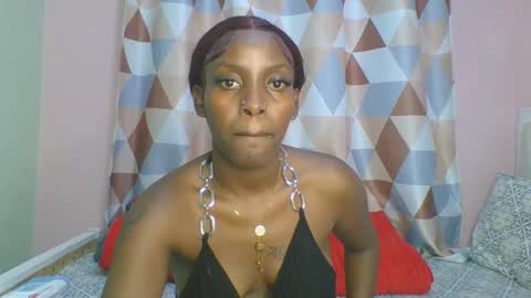 Snapshot of messyluna chatting on 16, 5, 2026 meggy and bree online show from 16, 5, 2026
