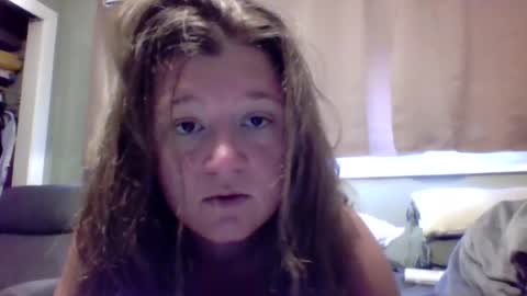 Snapshot of meveler22 chatting on 4, 7, 2026 Angela online show from 4, 7, 2026