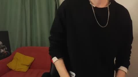 Snapshot of meverik_oushen chatting on 8, 5, 2026 MEVERIK OUSHEN online show from 8, 5, 2026
