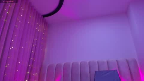 Snapshot of mia_0_ chatting on 4, 2, 2026 Emi online show from 4, 2, 2026