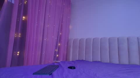 Snapshot of mia_0_ chatting on 7, 2, 2026 Emi online show from 7, 2, 2026