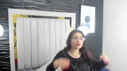 Snapshot of mia_and_lion chatting on 8, 1, 2025 Dreams Couple online show from 8, 1, 2025