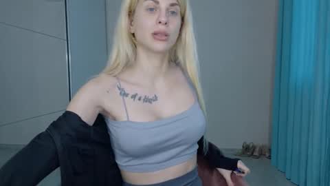Snapshot of mia_angel chatting on 23, 5, 2026 mia_angel online show from 23, 5, 2026