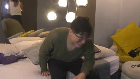 Belmont and Mia online show from 5, 4, 2026