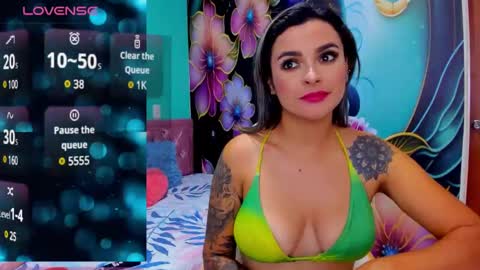 Snapshot of mia_bigtits_17 chatting on 13, 12, 2024 Mia online show from 13, 12, 2024