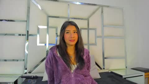 mia_clark18 online show from 10, 10, 2025