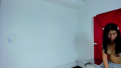 mia_clark18 online show from 19, 11, 2025